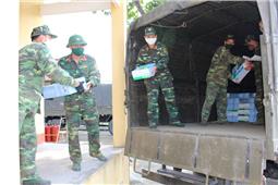 Tiếp nhận các mặt hàng nhu yếu phầm của Ủy ban Trung ương Mặt trận Tổ quốc Việt Nam